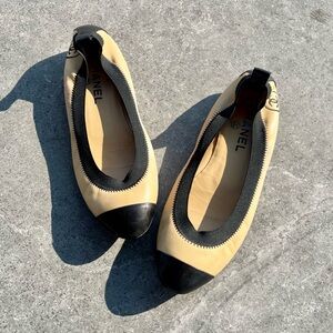 CHANEL 12P CC Logo Classic Beige Black Leather Cap-Toe Ballet Flats
